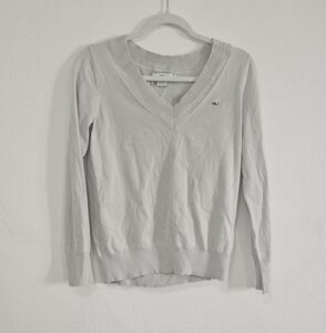 Vineyard vines grey white v-neck embroidered sweater